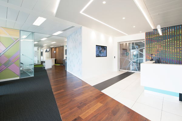 上?？萍脊巨k公樓過道如何裝修設(shè)計